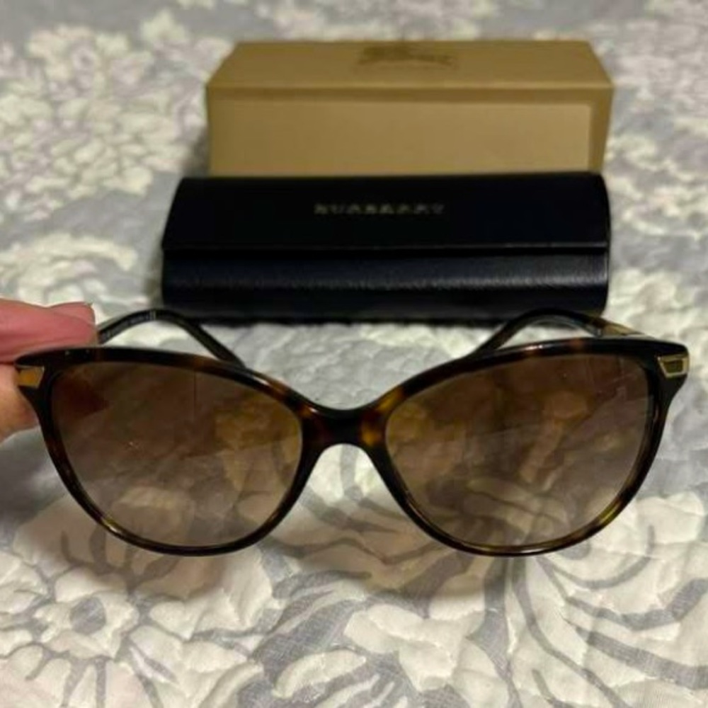 Burberry cat eye sunglasses